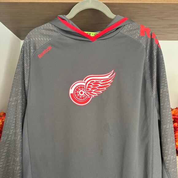 Reebok Detroit Red Wings NHL Athletic Training Hoodie - Picture 2 of 8